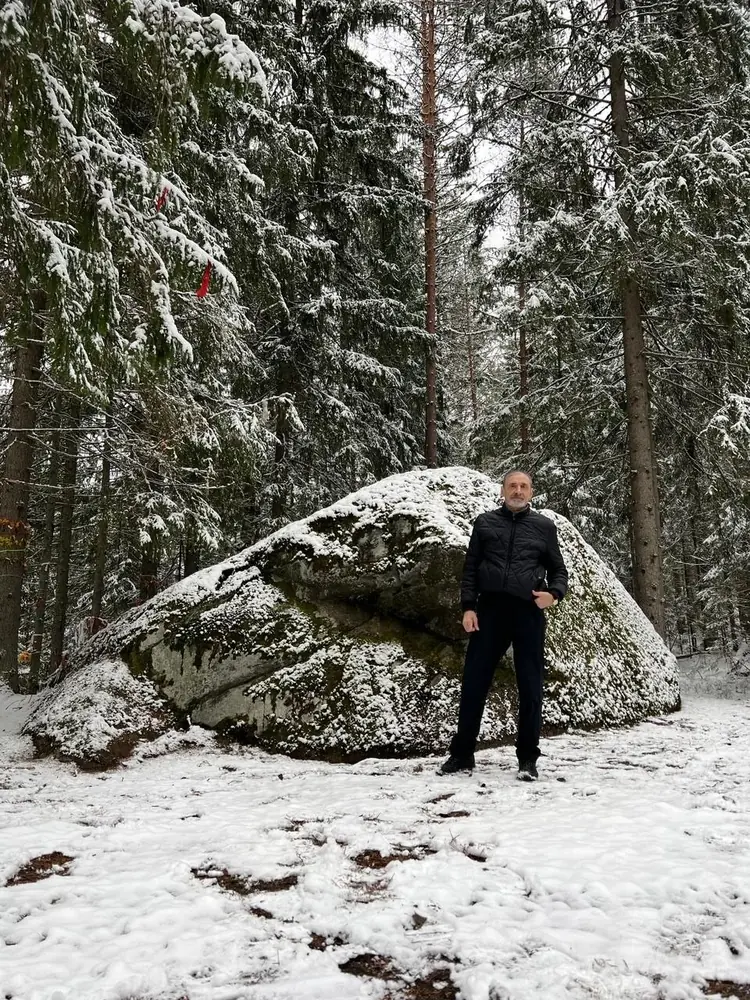 Камень Добряк зимой